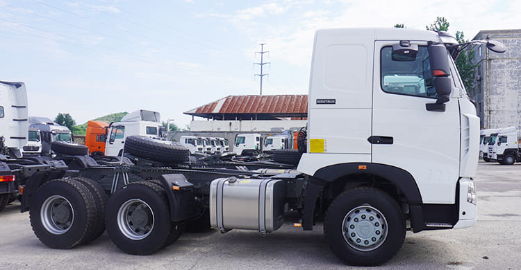 Sinotruk Howo A7 6x4 Tractor Truck for Sale in Senegal