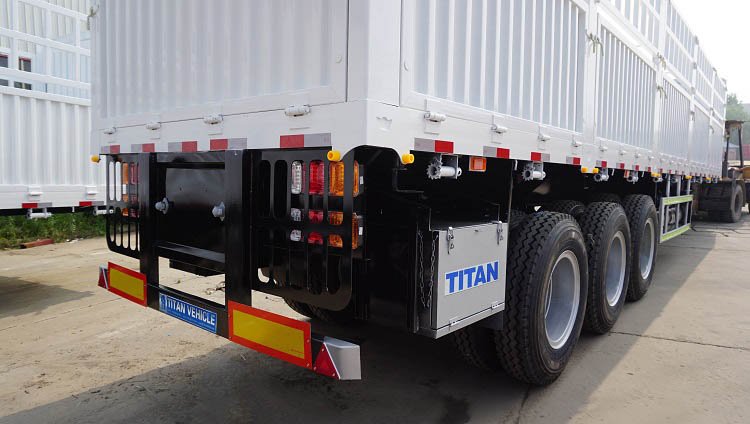 China 3 Axle 60 Ton Fence Cargo Truck Trailer for Sale in Ghana
