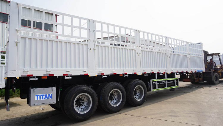 China 3 Axle 60 Ton Fence Cargo Truck Trailer for Sale in Ghana