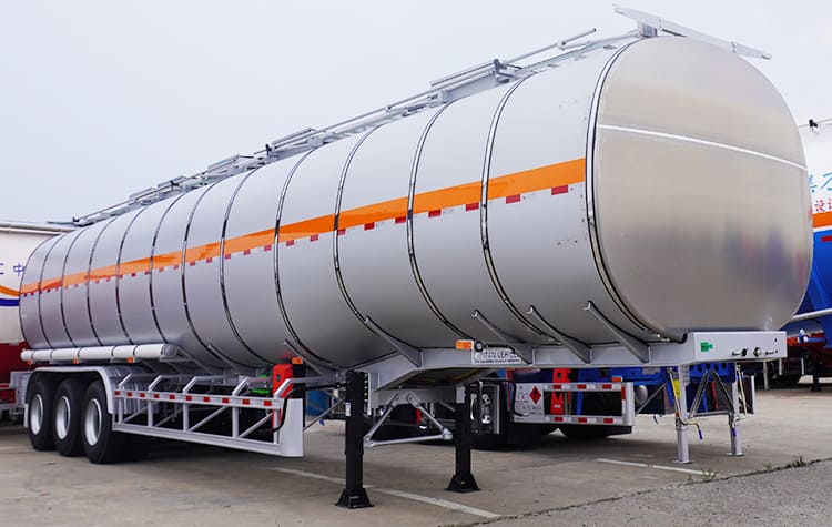Tri Axle 50000L Stainless Steel Tanker for Sale in Senegal