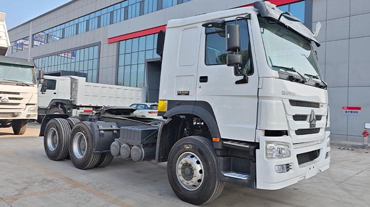Sinotruk Howo 6x4 Tractor Truck for Sale in Senegal
