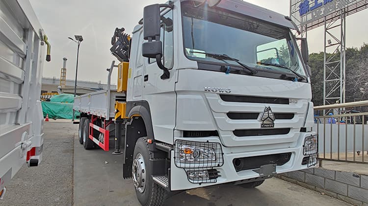 Folding Crane Mounted Vehicle for Sale in Senegal