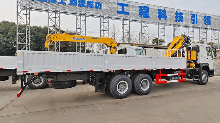 Folding Crane Mounted Vehicle for Sale in Senegal